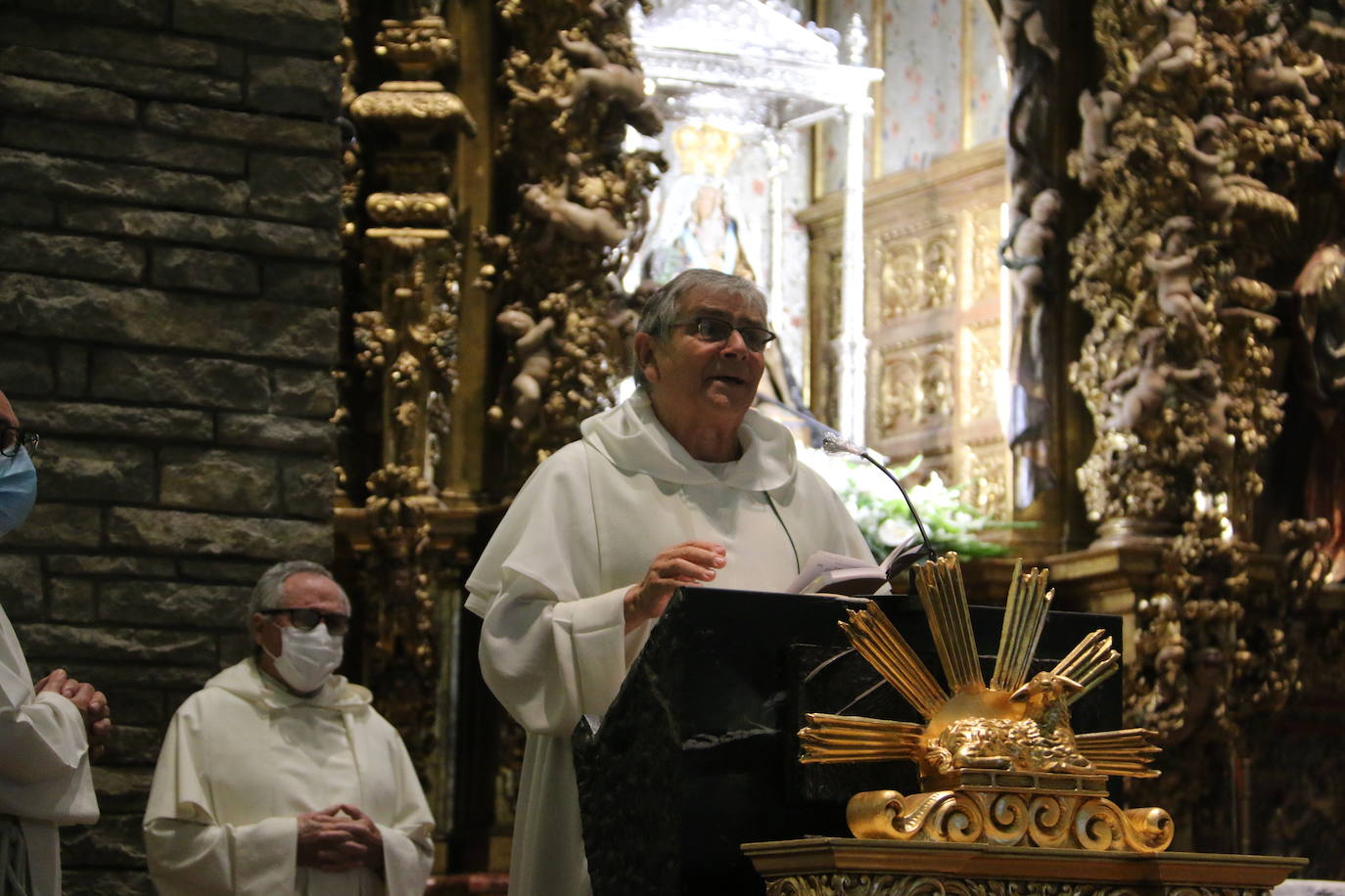 La Virgen del Camino recibe honores bajo estrictas medidas sanitarias.