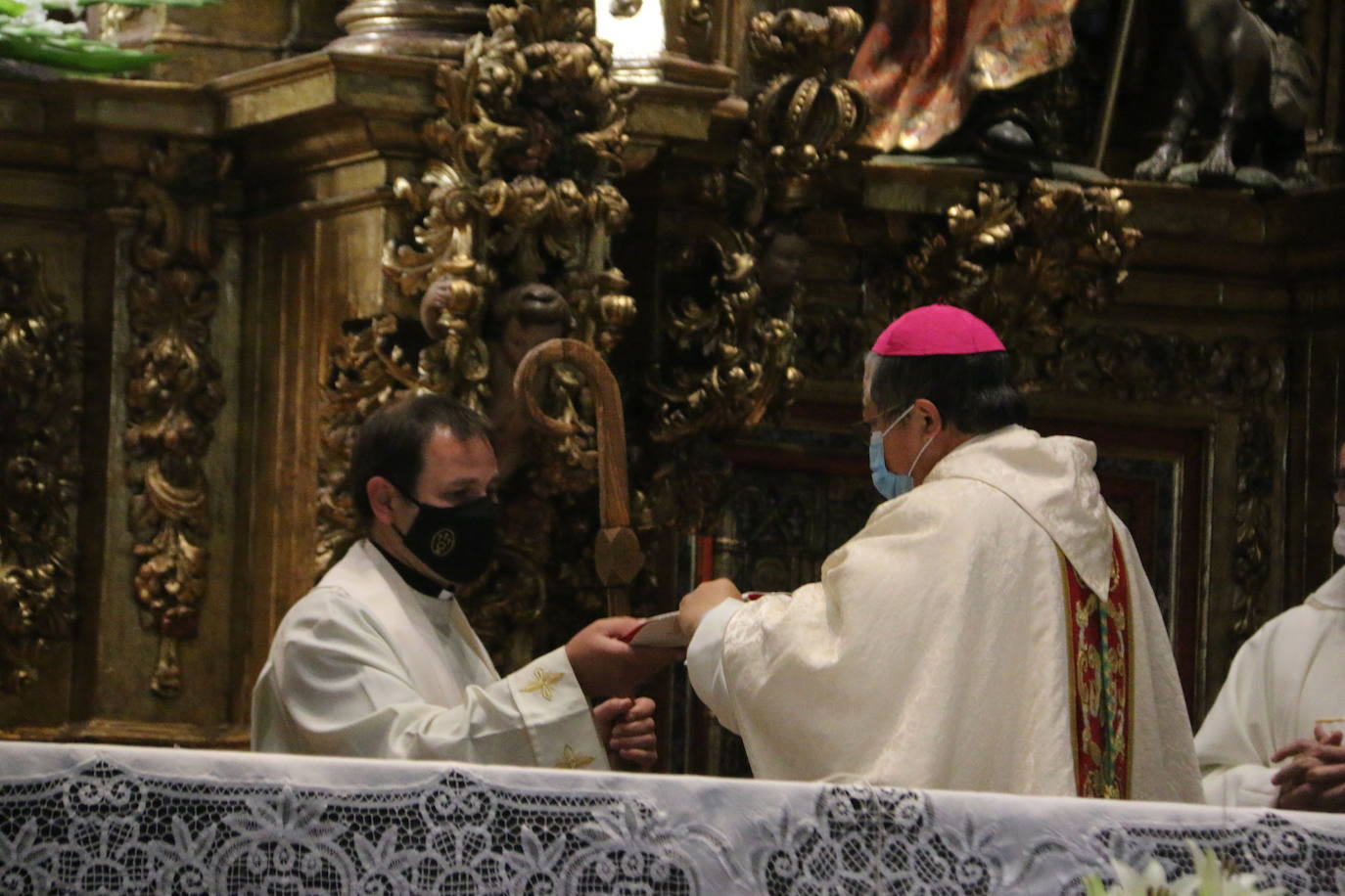 La Virgen del Camino recibe honores bajo estrictas medidas sanitarias.