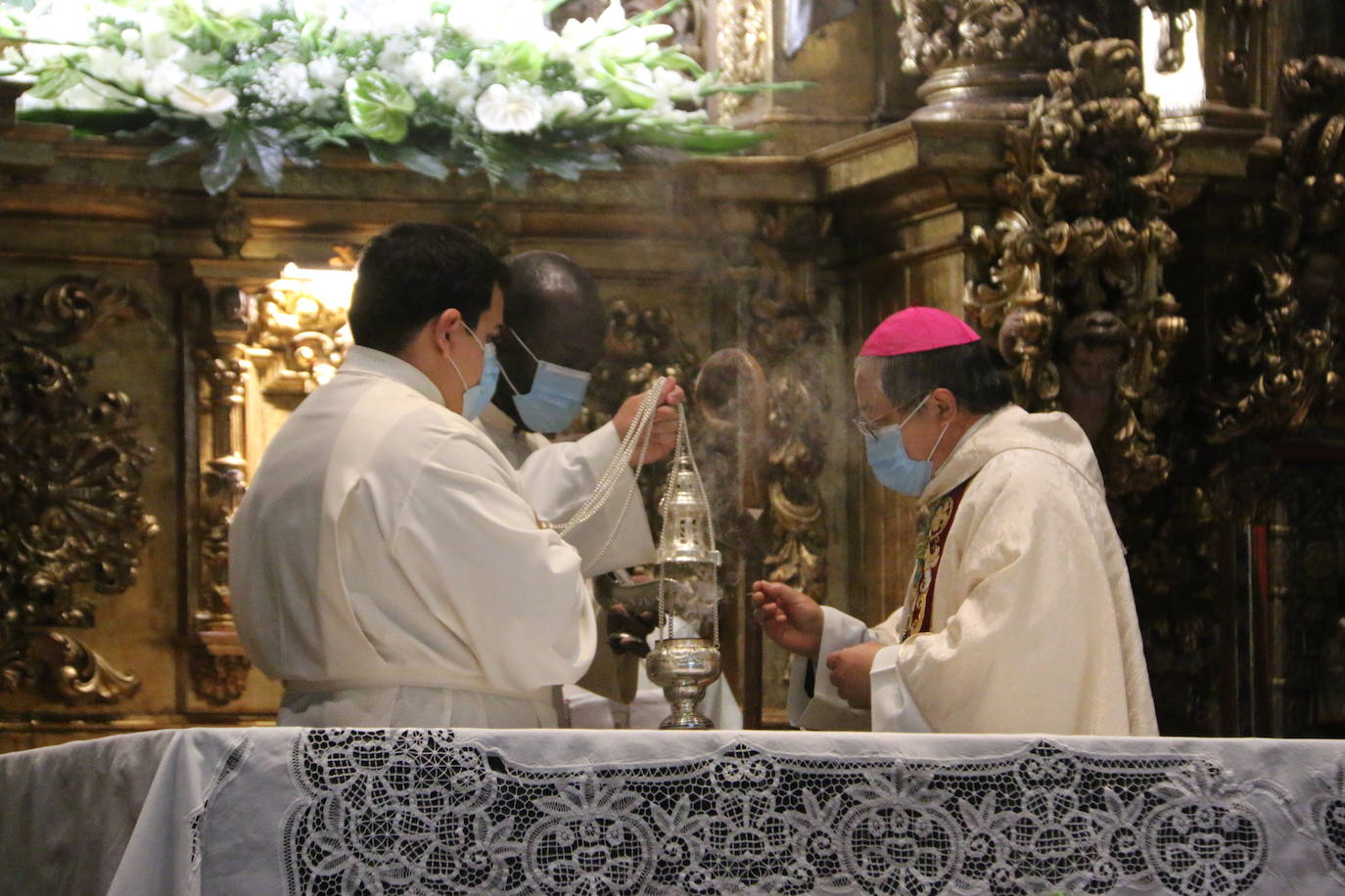 La Virgen del Camino recibe honores bajo estrictas medidas sanitarias.