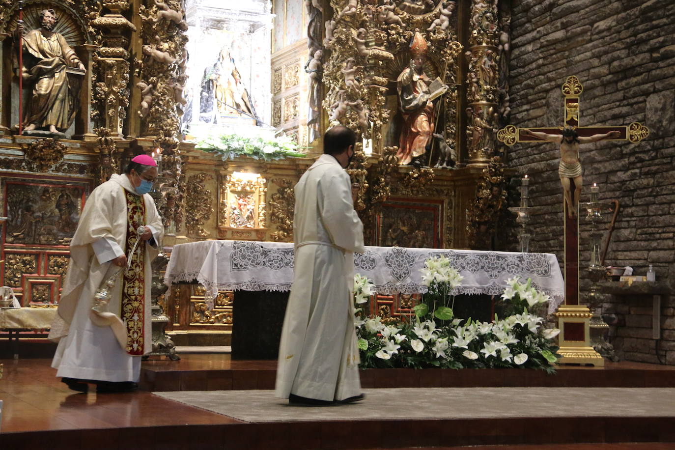 La Virgen del Camino recibe honores bajo estrictas medidas sanitarias.