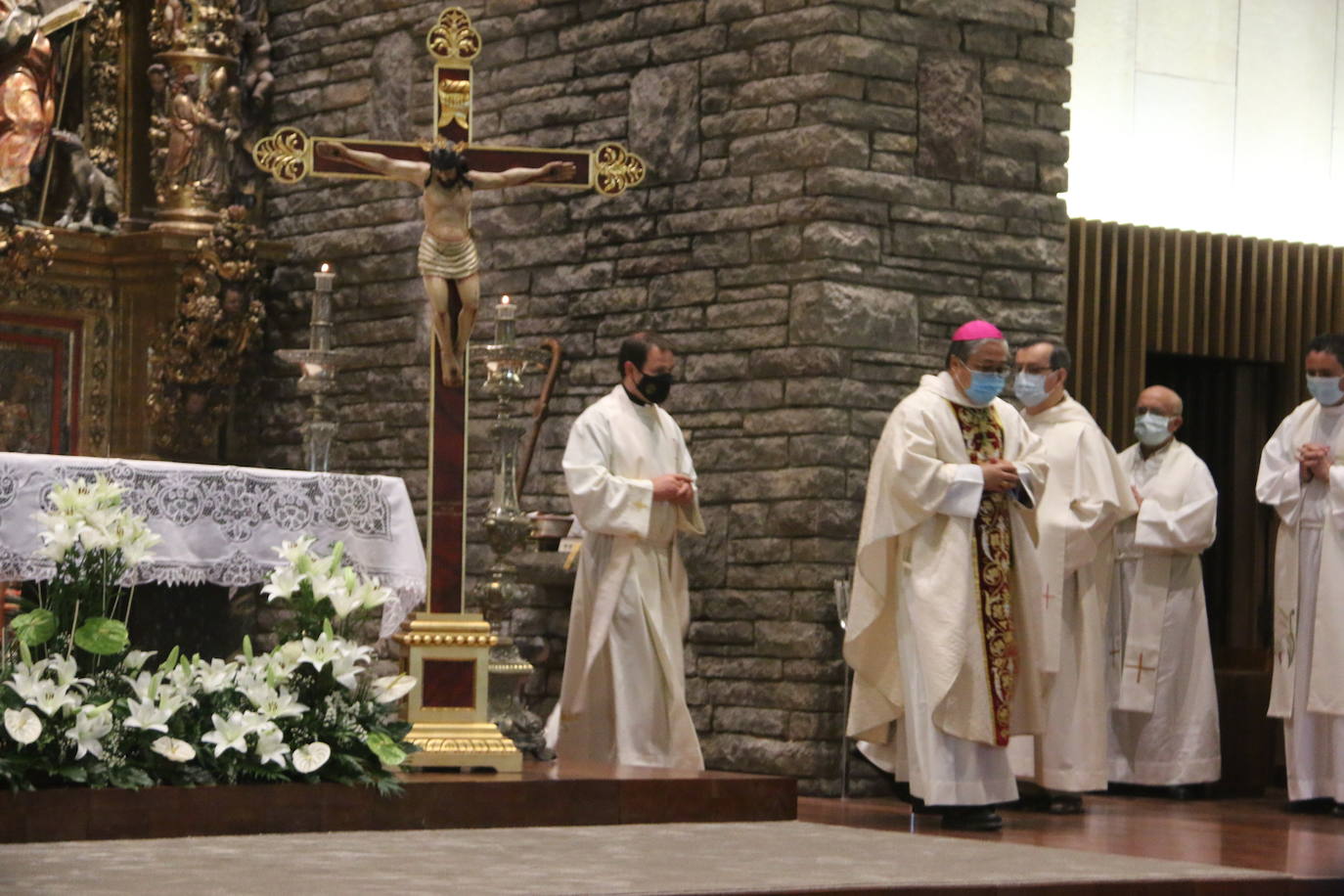 La Virgen del Camino recibe honores bajo estrictas medidas sanitarias.