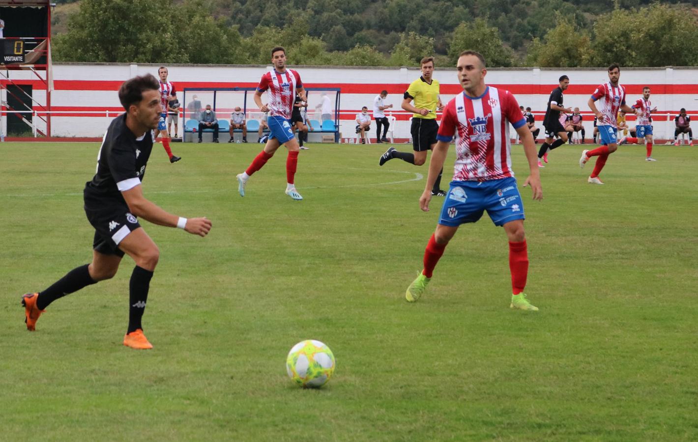 Fotos: Amistoso entre el Atlético Bembibre y la Cultural