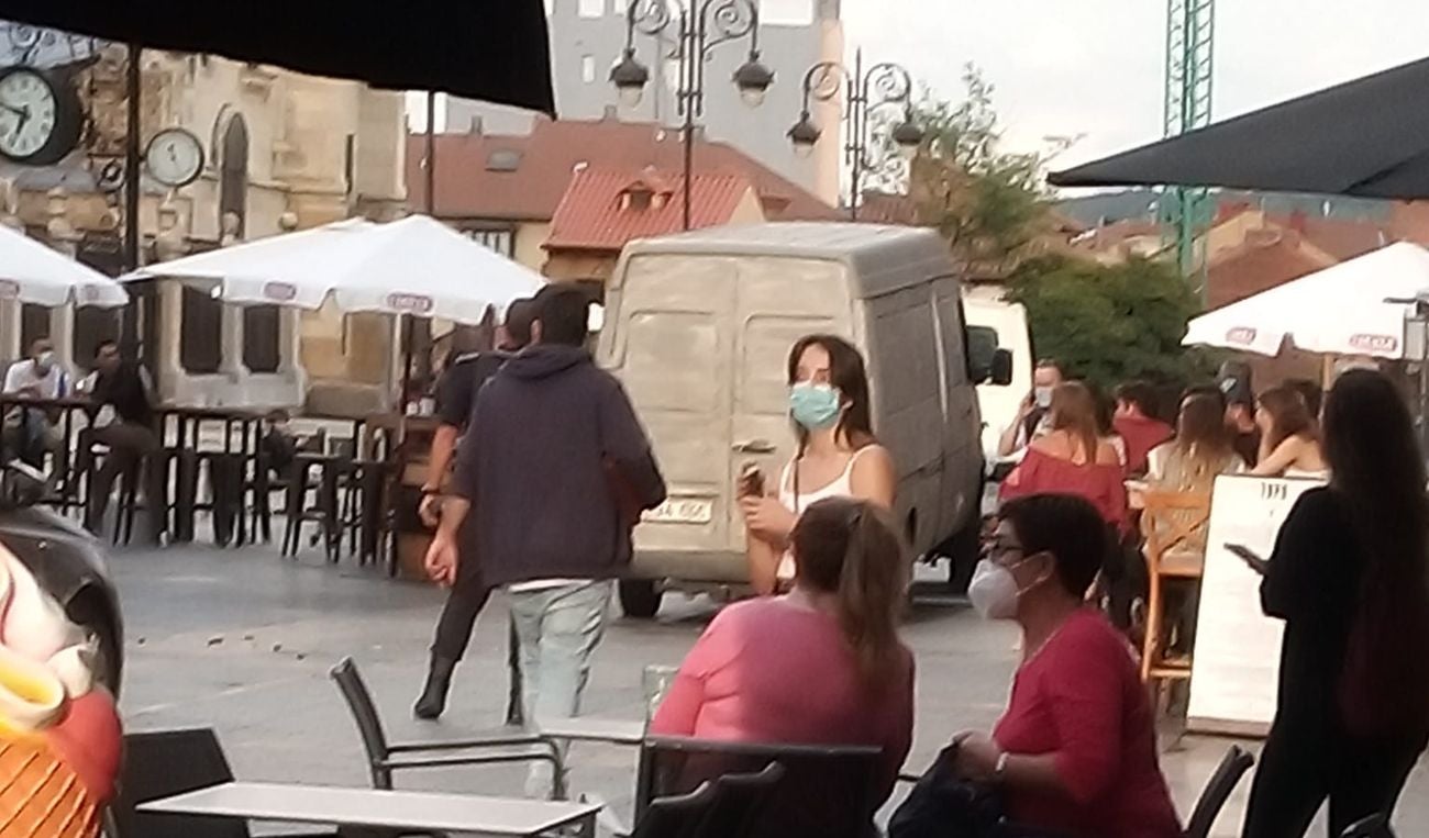 Una furgoneta se lanza en León contra la zona peatonal de la Calle Ancha tras saltar el vallado de Ordoño II.