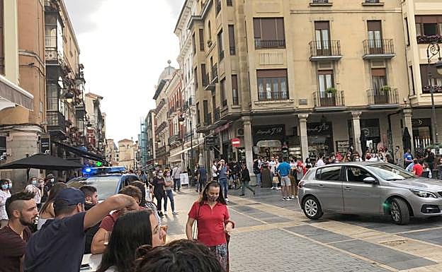 Galería. Policia desplegada para la detención del joven.