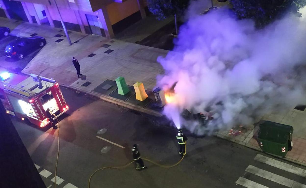 Bomberos de León en el lugar. 