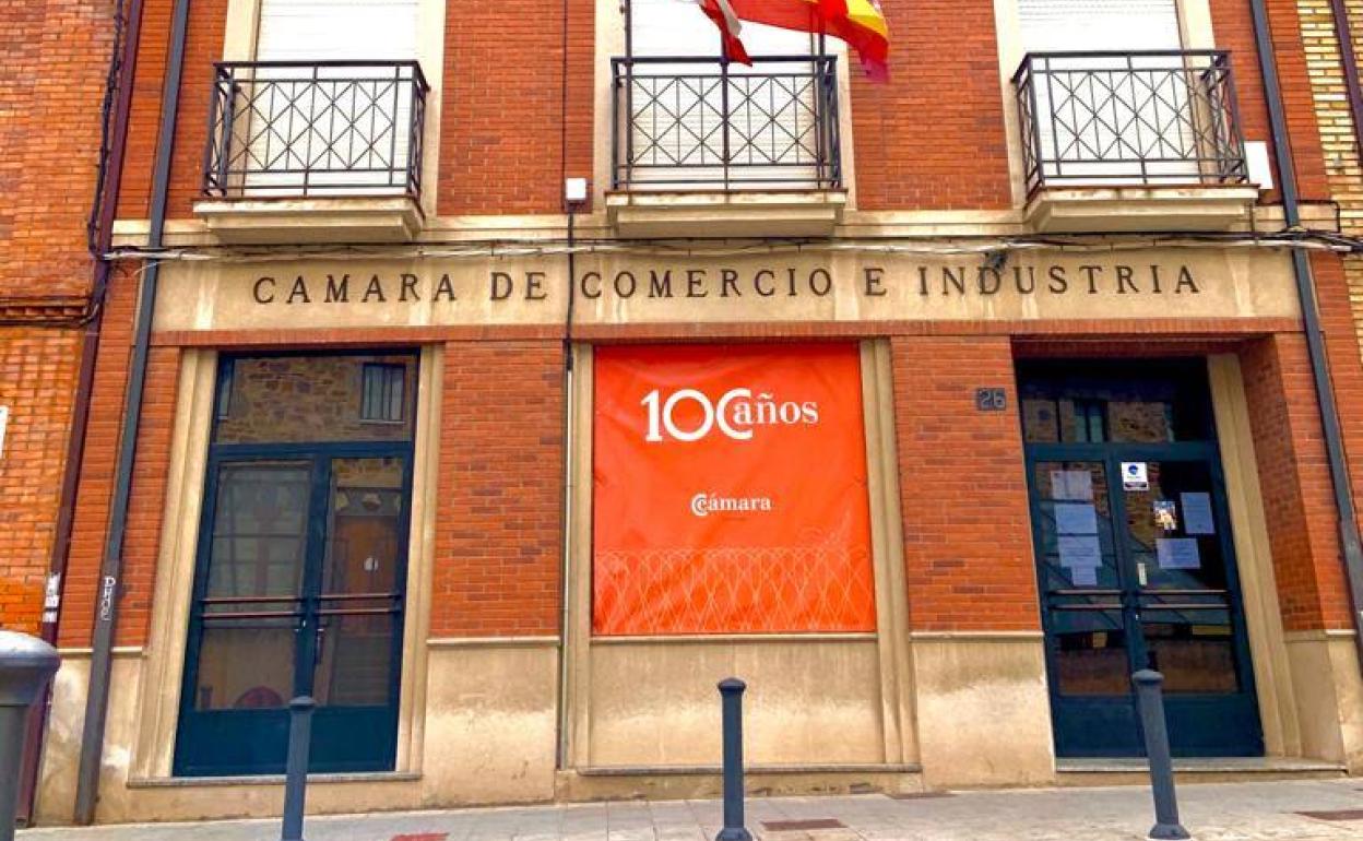 Fachada de la Cámara de Comercio de Astorga. 