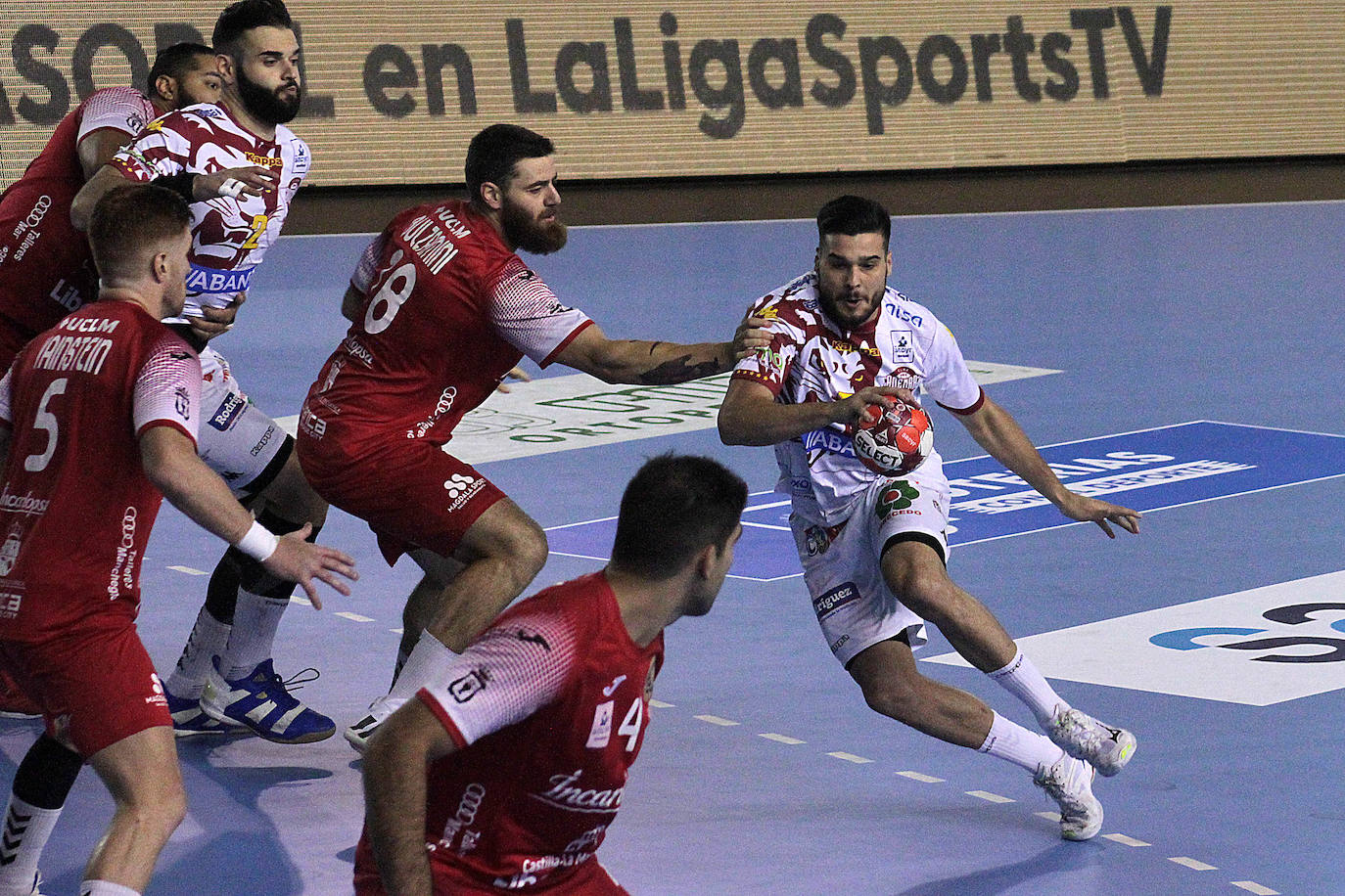 El Abanca Ademar se enfrenta al Balonmano Cuenca en un nuevo encuentro de la Liga Sacyr Asobal.