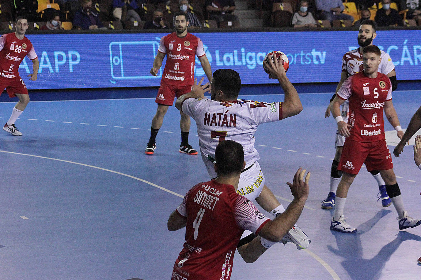 El Abanca Ademar se enfrenta al Balonmano Cuenca en un nuevo encuentro de la Liga Sacyr Asobal.