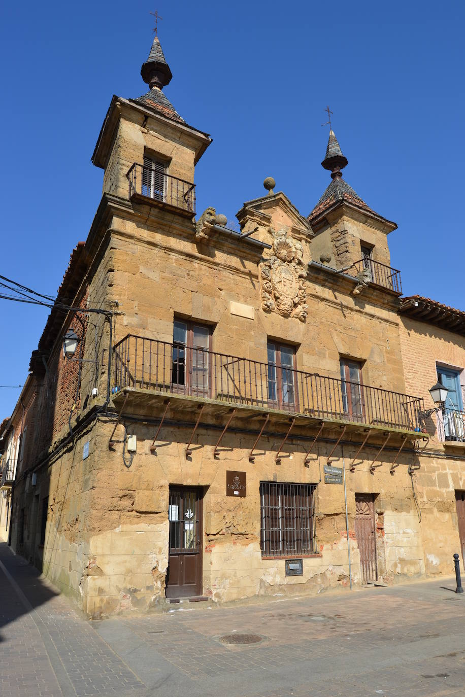 El Consorcio Provincial de Turismo y Leonoticias realizan un recorrido por Valencia de Don Juan, Toral De Los Guzmanes y Valderas tres localidades con valor histórico y tradicional incalculable 