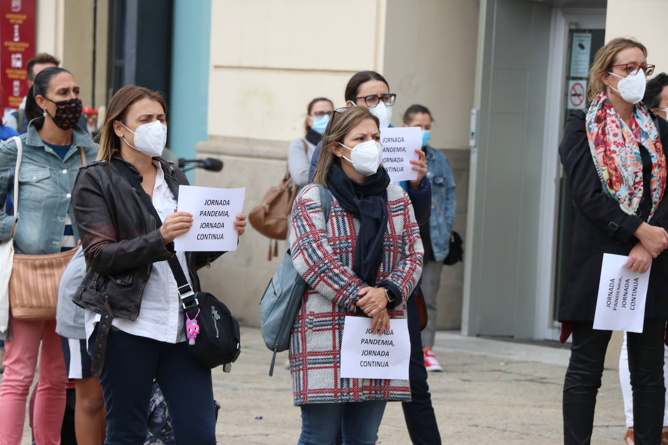 Los manifestantes exigen la jornada continua en los centros concertados. 