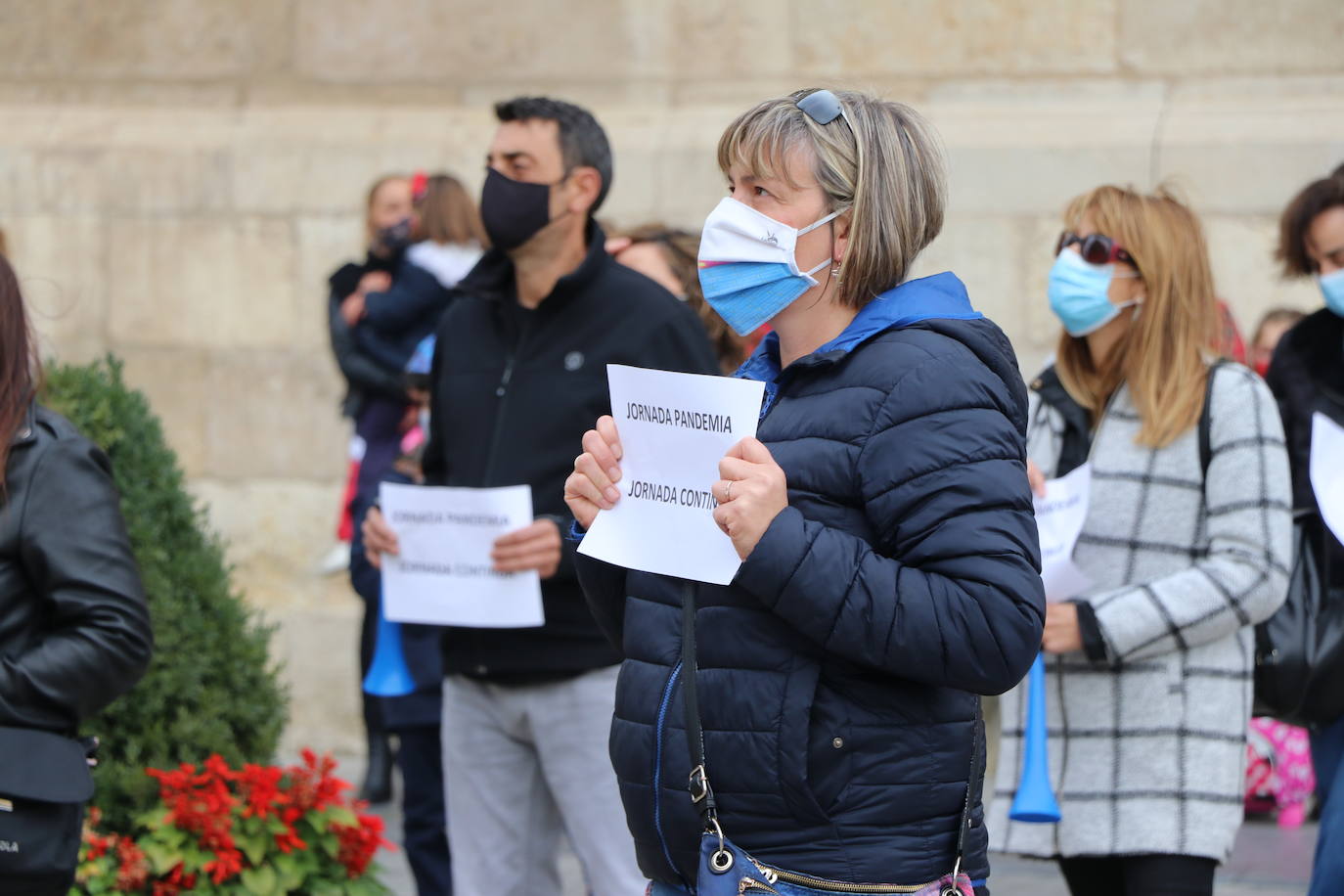 Los manifestantes exigen la jornada continua en los centros concertados. 