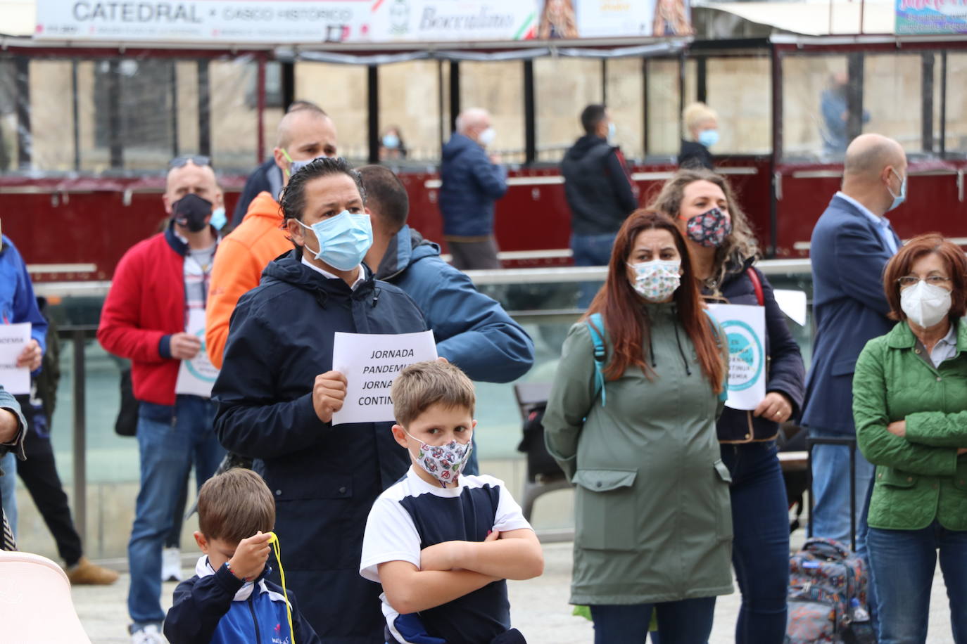 Los manifestantes exigen la jornada continua en los centros concertados. 