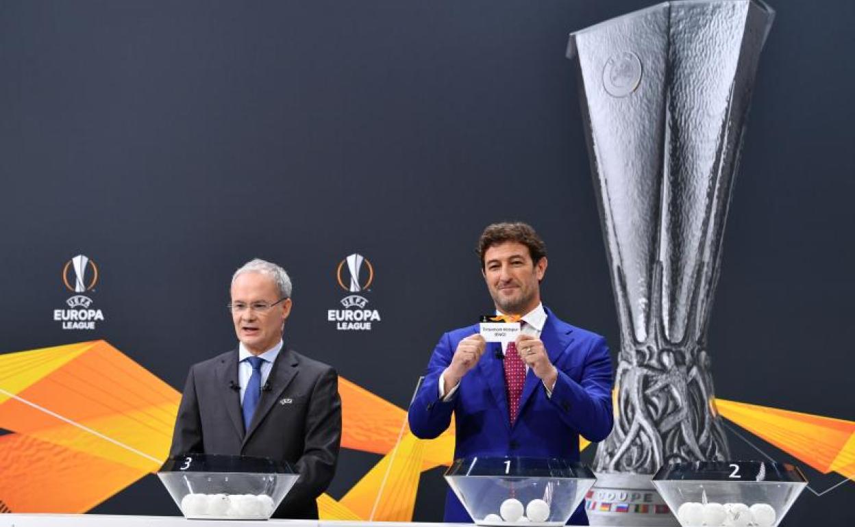 Giorgio Marchetti y Ciro Ferrara, durante el sorteo.