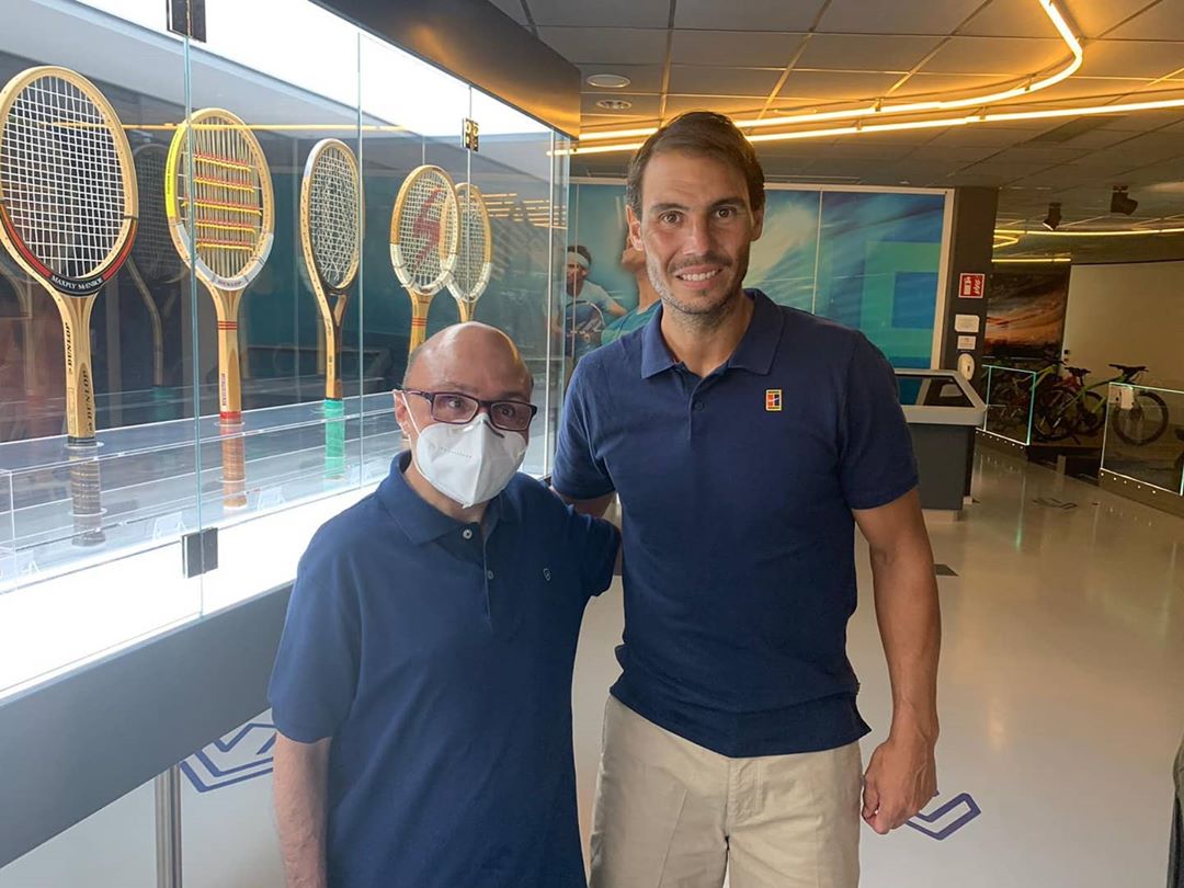 El actor leonés acaba de estrenar 'Donde viajan dos' un divertido programa en el que emprenden viajes, aventuras y retos. 