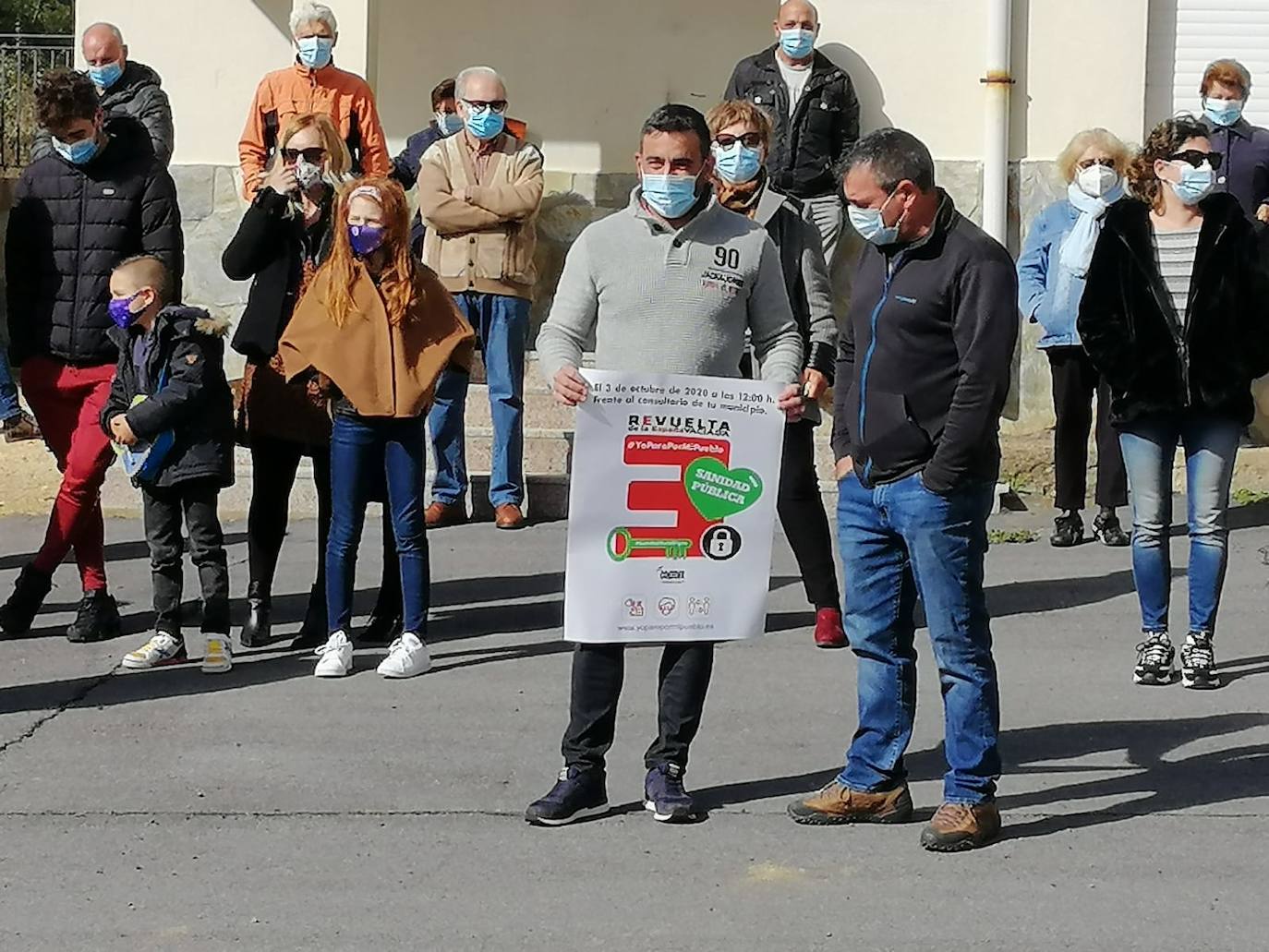 Fotos: Concentración en defensa de los consultorios rurales en Riofrío