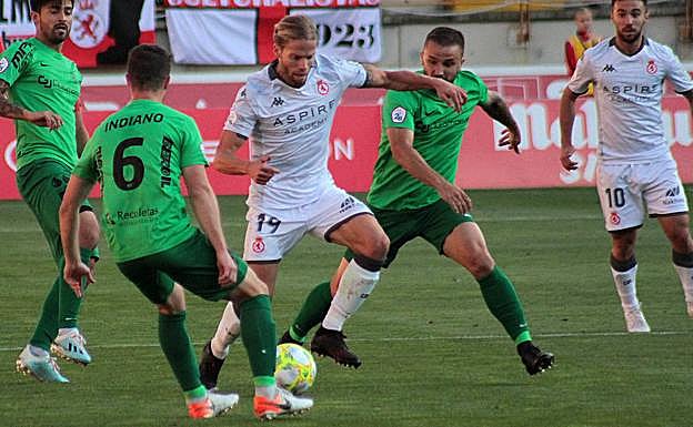 Aitor Fernández 'libera' su ficha por baja médica