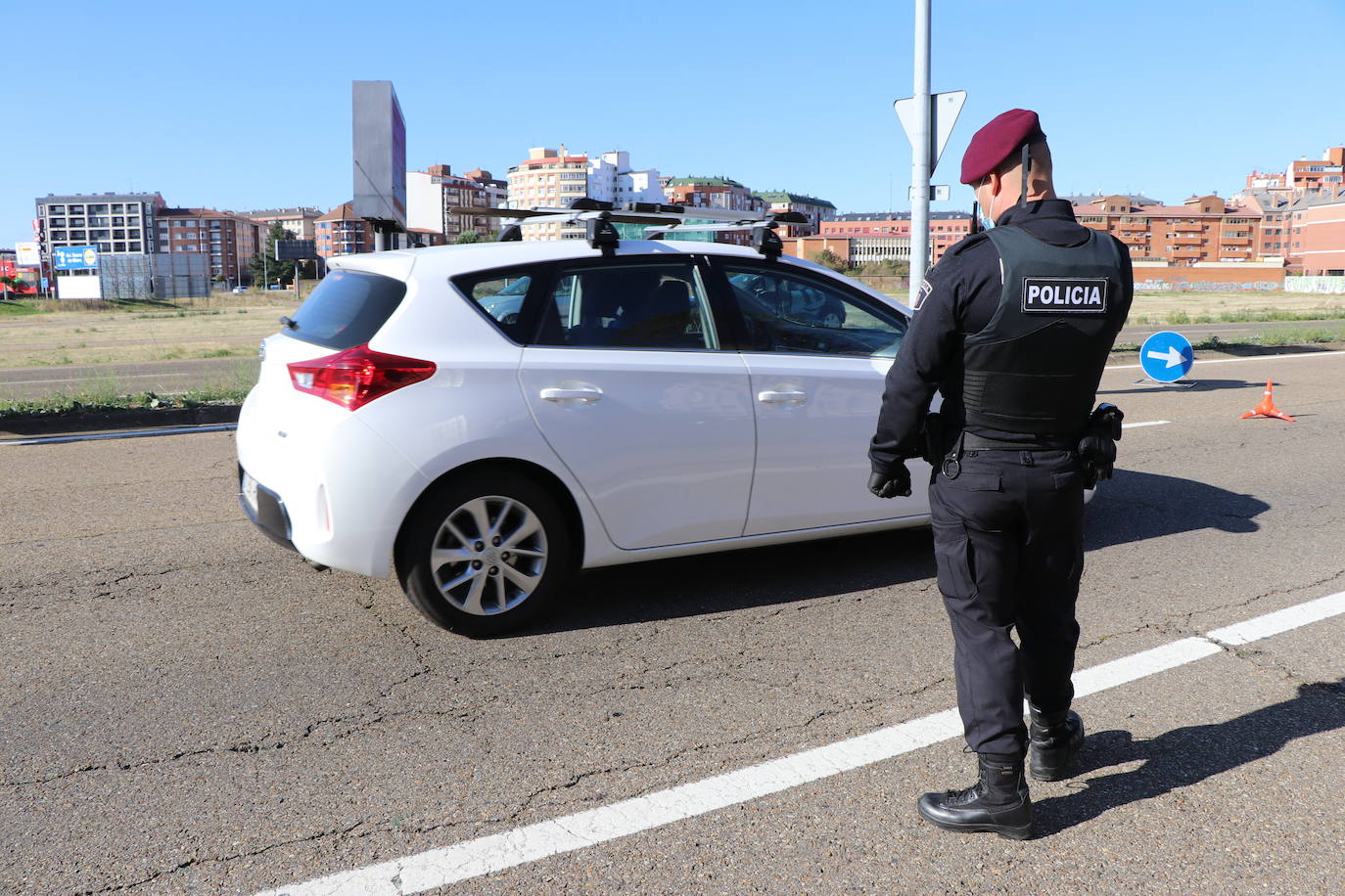 Fotos: Controles de acceso a León