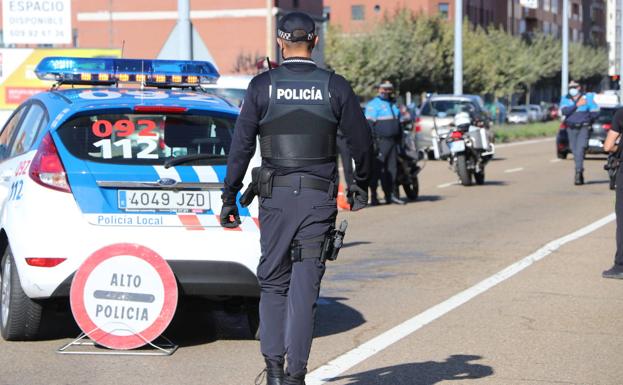 Galería. Control policial en la avenida Europa de León.