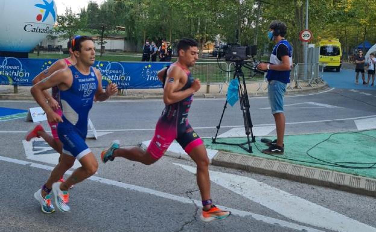 Kevin Viñuela durante una prueba de triatlón.