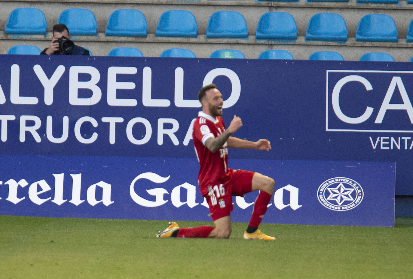 El equipo berciano vio rota su racha de triunfos en un partido donde su rival fue mejor.