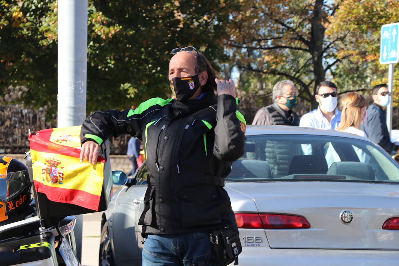 Decenas de personas se manifiestan en León para denunciar las políticas del Estado central.