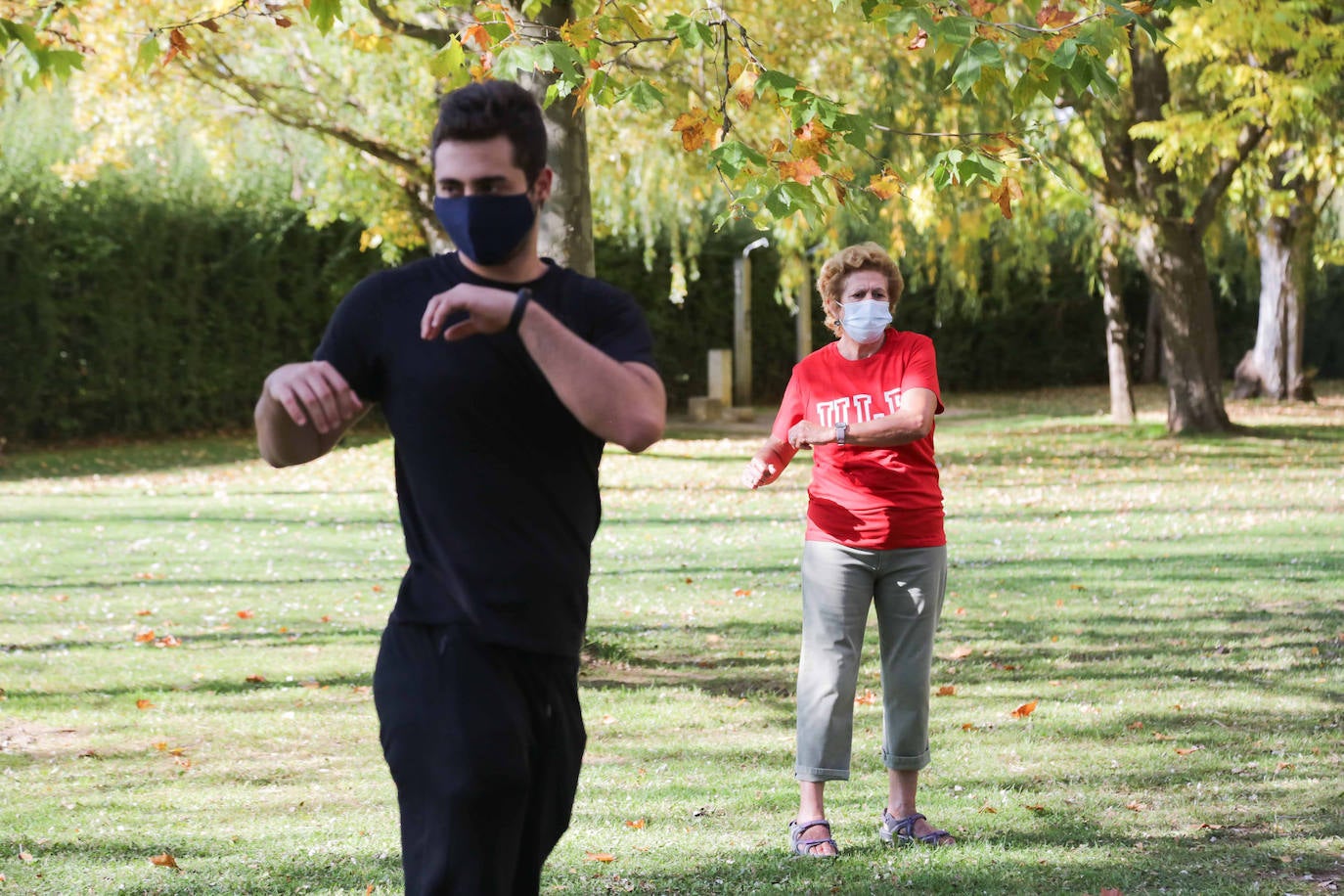 Fotos: Los alumnos de INEF tutorizan sobre deporte a los mayores