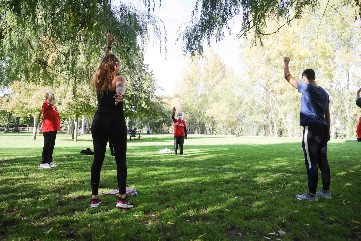 Fotos: Los alumnos de INEF tutorizan sobre deporte a los mayores