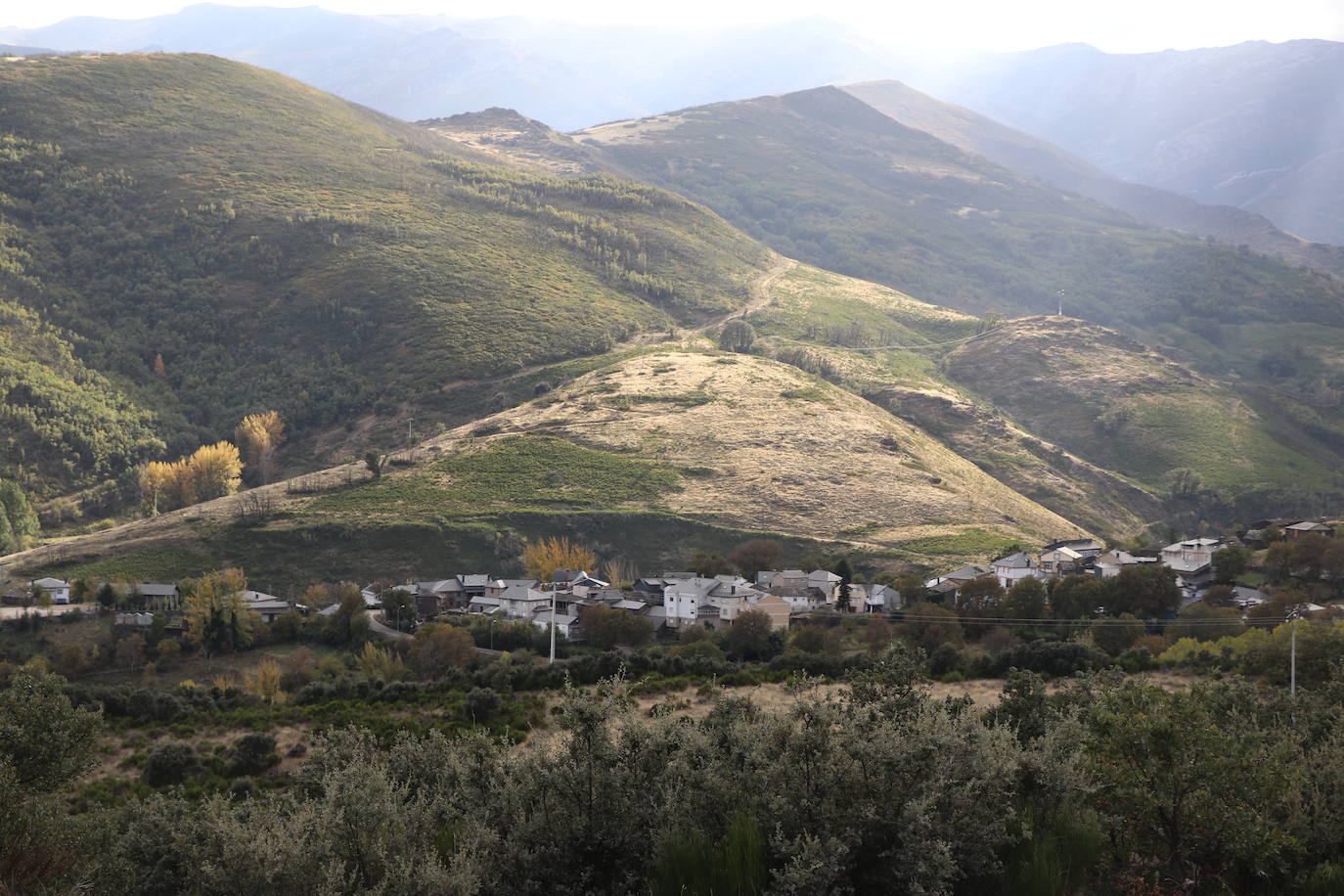 Esta zona de la provincia de León todavía recuerda cómo las llamas acabaron con más de 10.000 hectáreas.