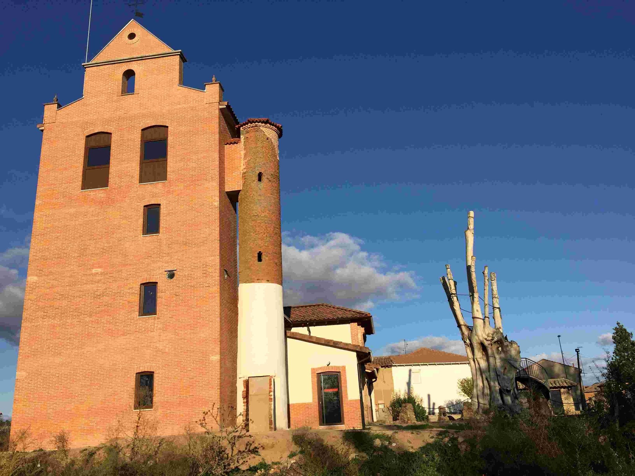 Las obras de restauración de la iglesia de San Pelayo de la localidad de Velilla de La Reina.