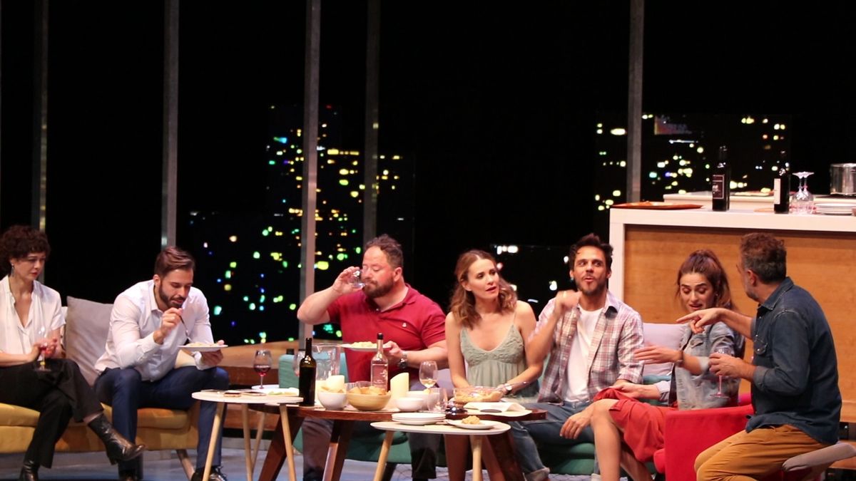 Los actores de 'Perfectos Desconocidos' se subieron a las tablas del Auditorio Ciudad de León.