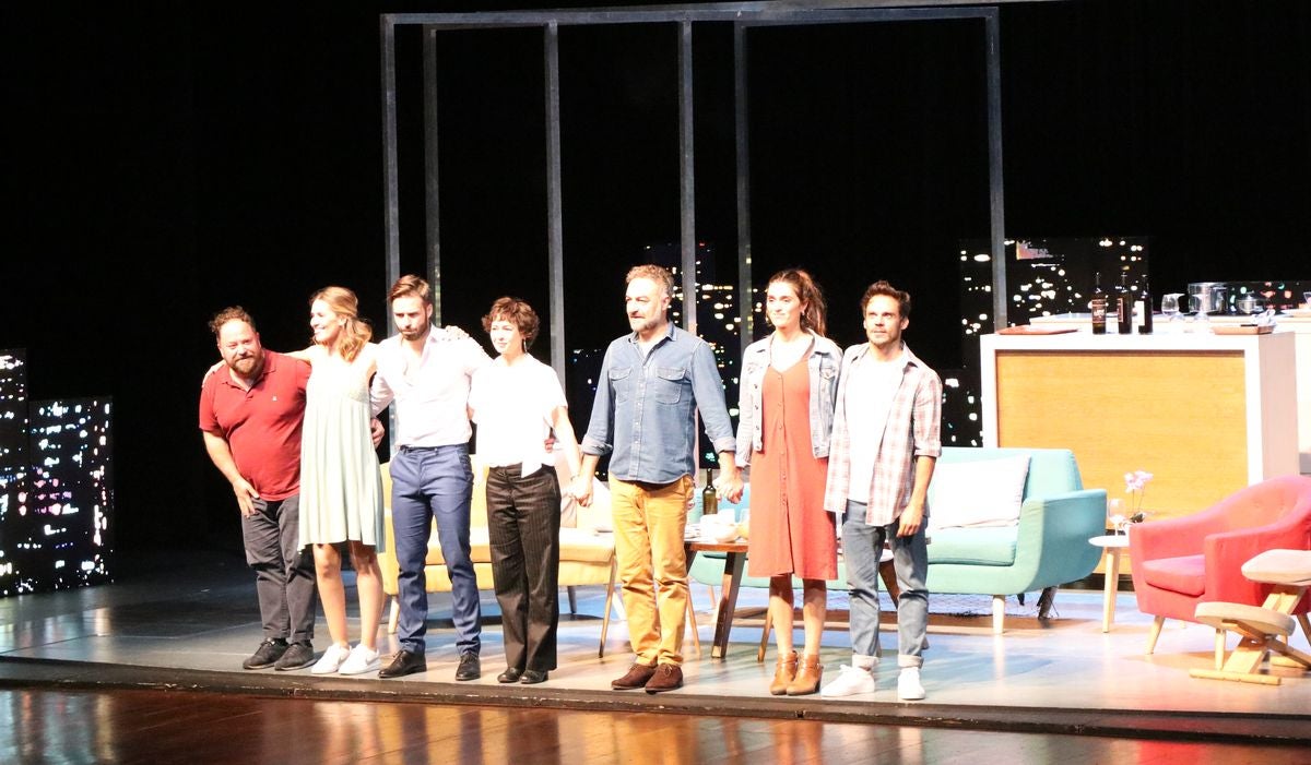 Los actores de 'Perfectos Desconocidos' se subieron a las tablas del Auditorio Ciudad de León.