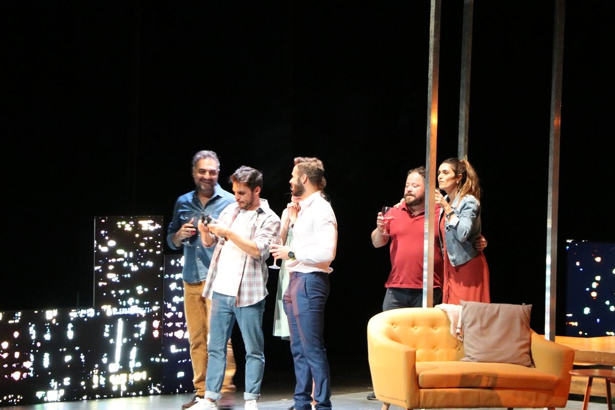 Los actores de 'Perfectos Desconocidos' se subieron a las tablas del Auditorio Ciudad de León.