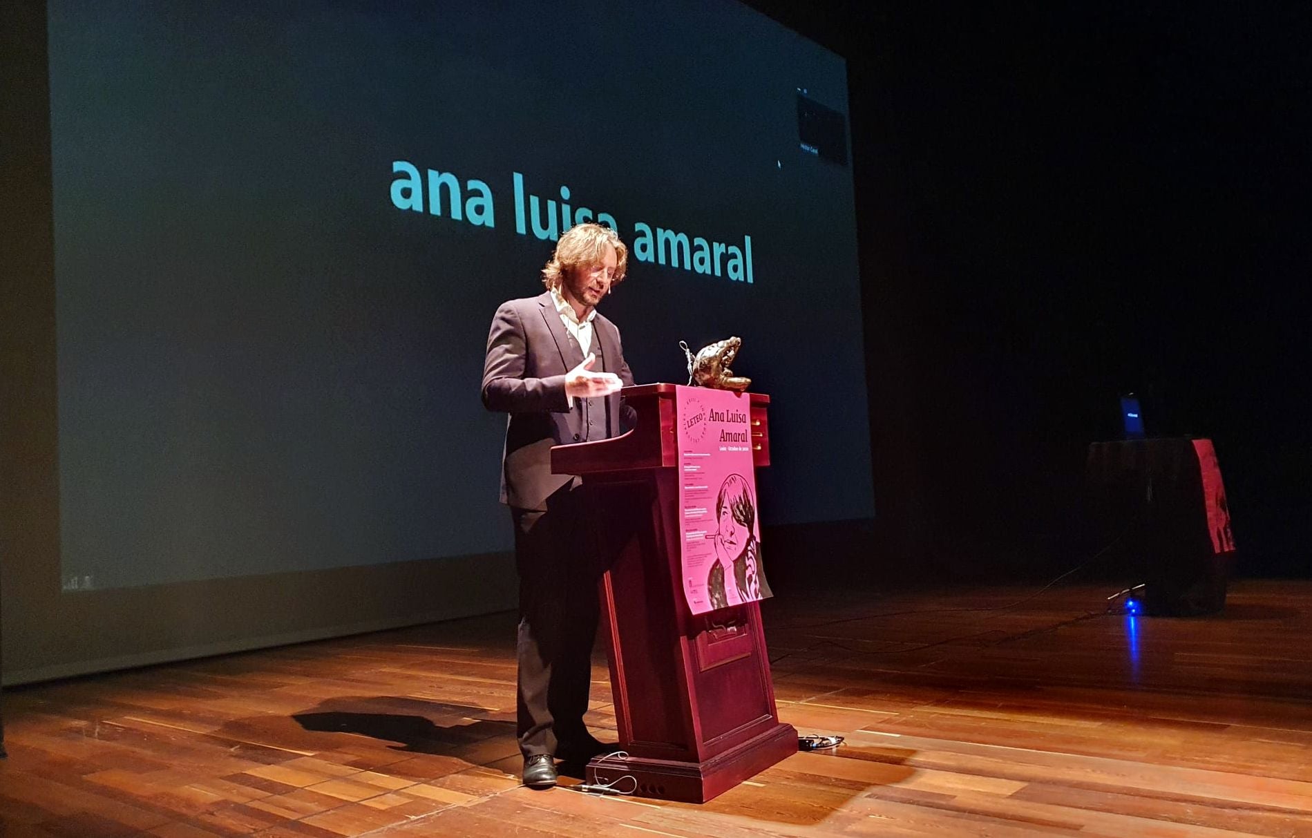 La poetisa portuguesa Ana Luisa Amaral, que no ha podio acudir al acto por las restricciones del covid, ha recibido el galardón