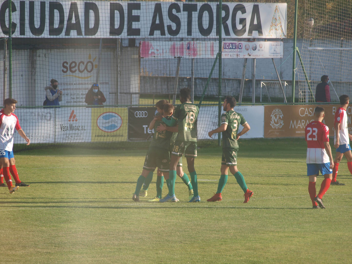 Fotos: El Atlético Astorga comienza ganando