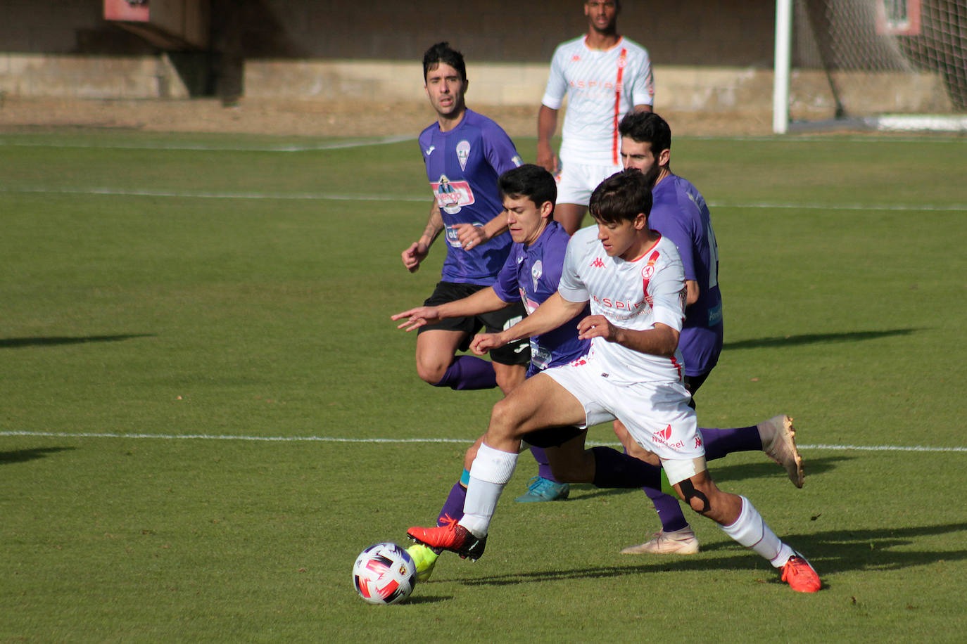 Fotos: Júpiter y La Bañeza estrenan la temporada con empate