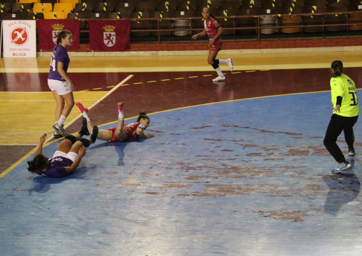 Fotos: El Rodríguez Cleba estrena la temporada ante el Handvall
