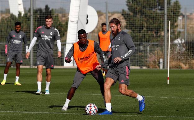 Sergio Ramos, durante el entrenamiento de este lunes. 