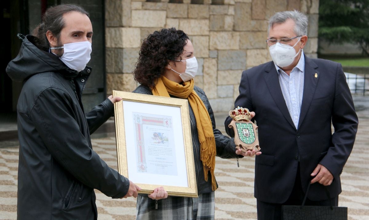 Fotos: Homenaje de Valverde de la Virgen a Andrea Marcos