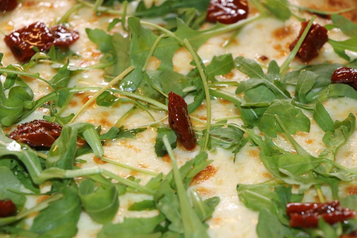 El restaurante Italia Mia ofrece la mejor comida italiana para disfrutar en el salón de tu casa.