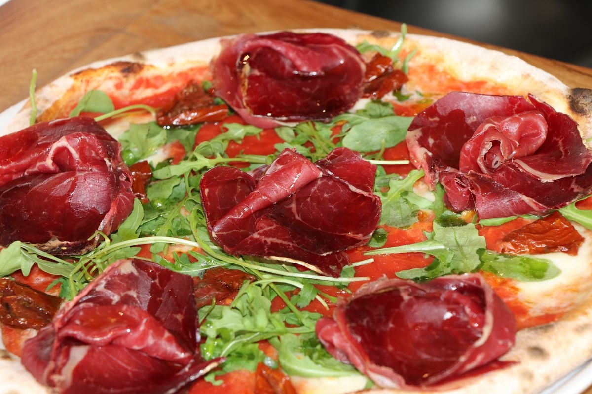 El restaurante Italia Mia ofrece la mejor comida italiana para disfrutar en el salón de tu casa.