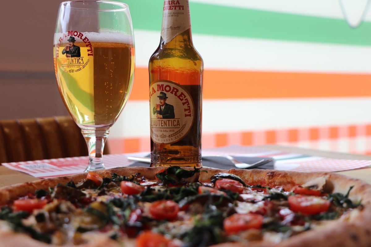 El restaurante Italia Mia ofrece la mejor comida italiana para disfrutar en el salón de tu casa.
