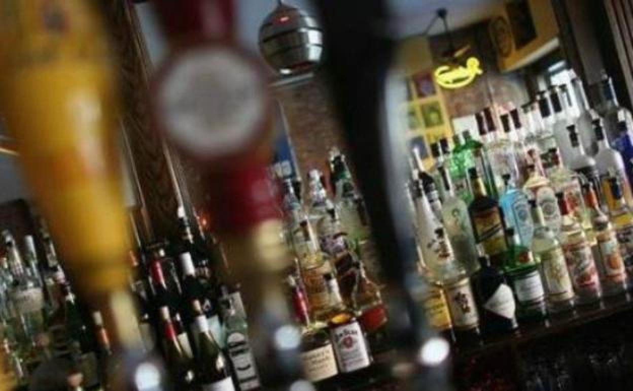 Imagen de la barra de un bar. 