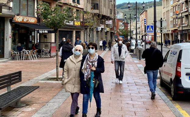 Jornada negra en el Bierzo y Laciana: 107 positivos, cuatro fallecidos y 11 ingresos por covid-19