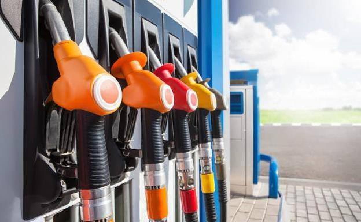 Dispensador de gasolina en una estación de servicio.