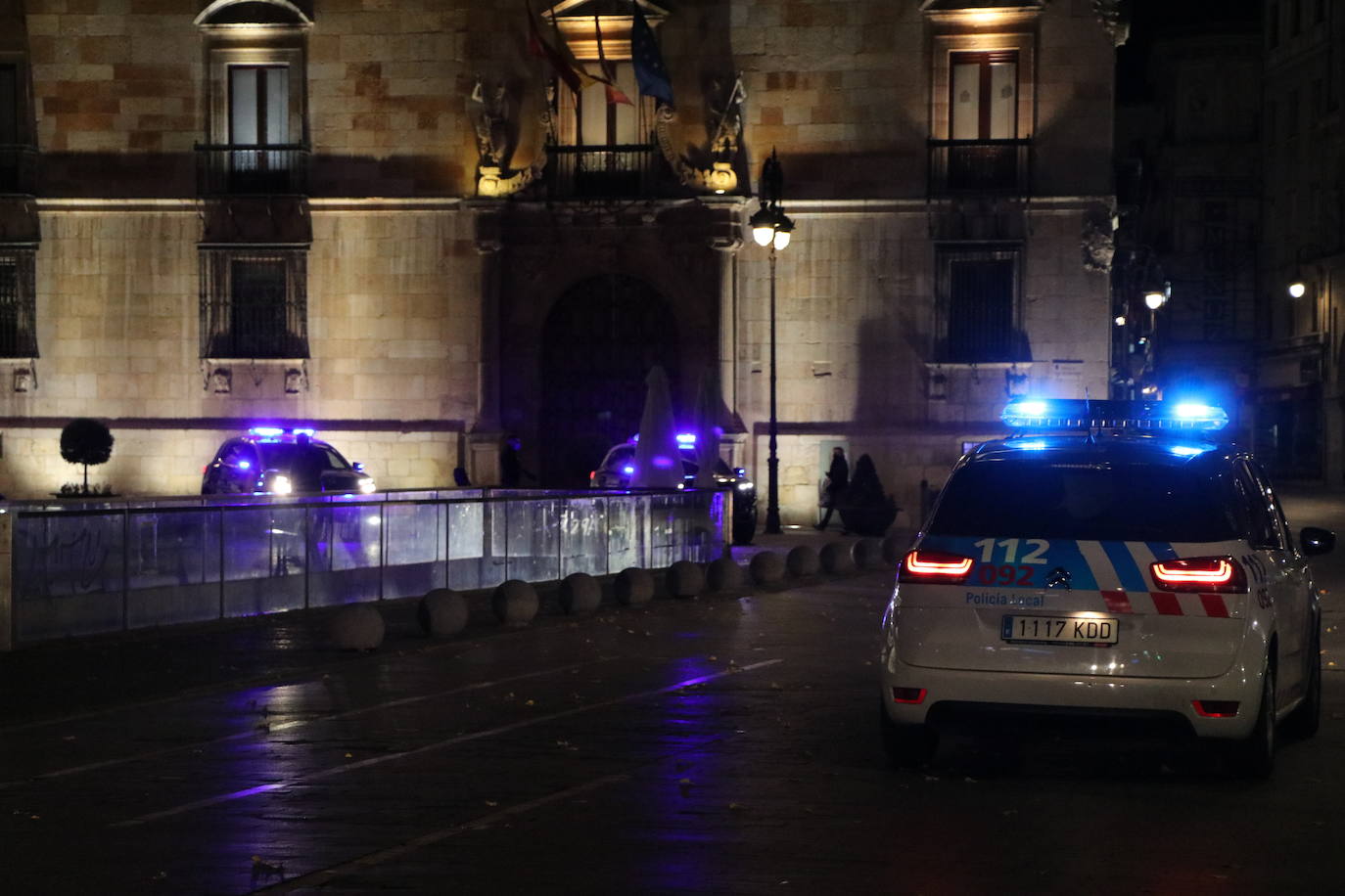 La población tiene prohibido salir de sus casas hasta las seis de la mañana