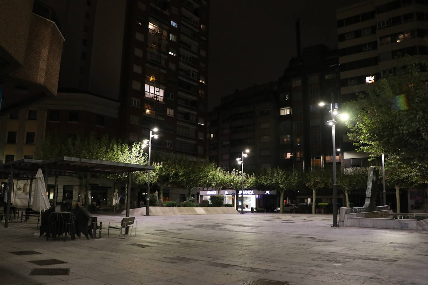 La población tiene prohibido salir de sus casas hasta las seis de la mañana