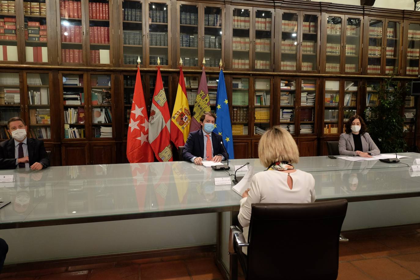 El presidente de la Junta de Castilla y León, Alfonso Fernández Mañueco, se reúne con los presidentes de la Comunidad de Madrid, Isabel Díaz Ayuso, y del Gobierno de Castilla-La Mancha, Emiliano García-Page, para la coordinación en la lucha contra la pandemia.