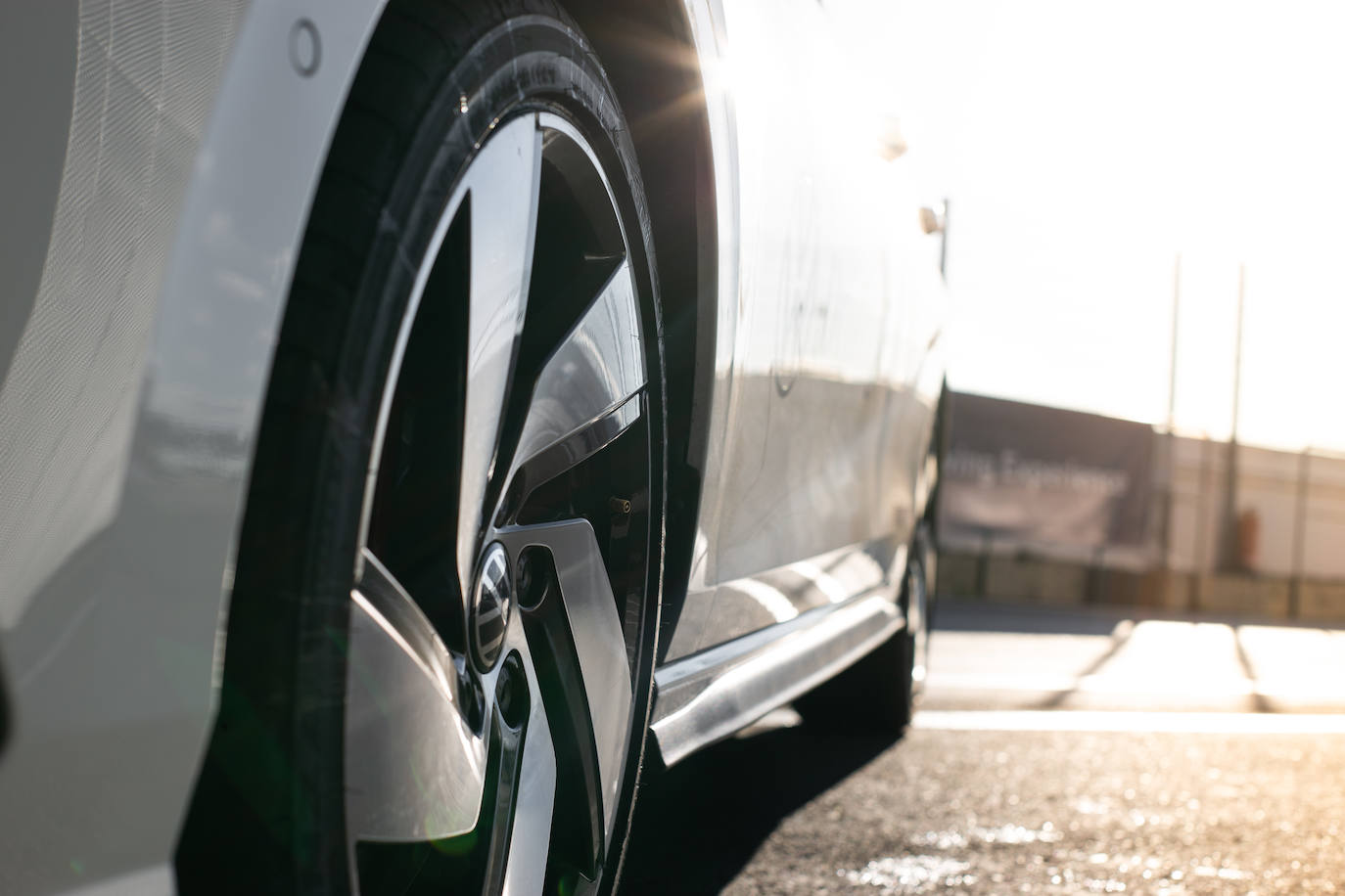 Prueba del Golf de serie más deportivo en el Jarama