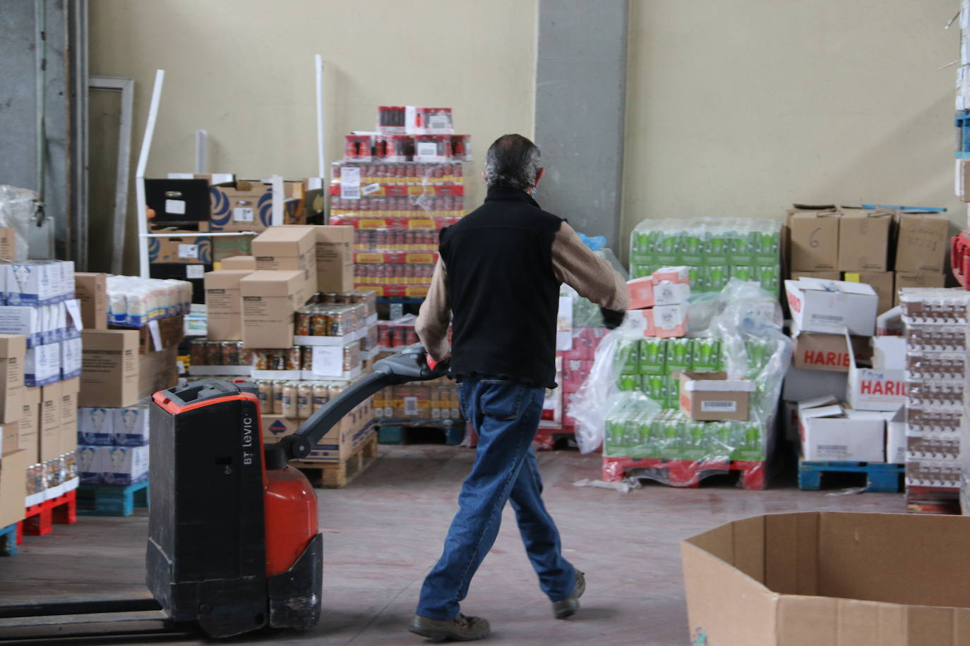 El almacén del Banco de Alimentos ha notado la subida de usuarios. 