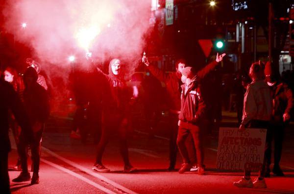 Fotos: La concentración contra las medidas anticovid acaba en batalla campal en Gamonal